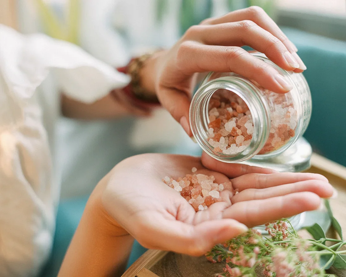Morning routine: pink salt trick recipe for weight loss with Himalayan salt and lemon.